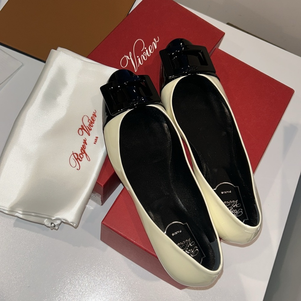 Roger vivier flats
